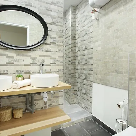 Appartement Rent A - 253, 2bdr Center Of Paris