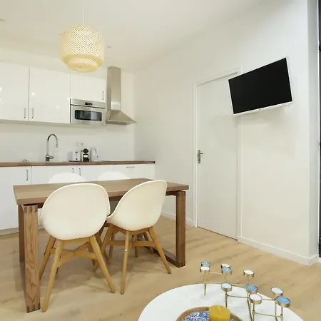 Appartement Rent A - 253, 2bdr Center Of *