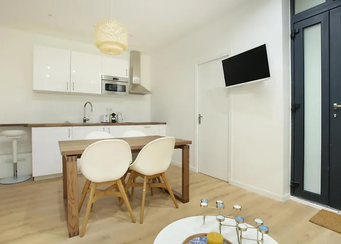 شقة Rent A - 253, 2bdr Center Of *