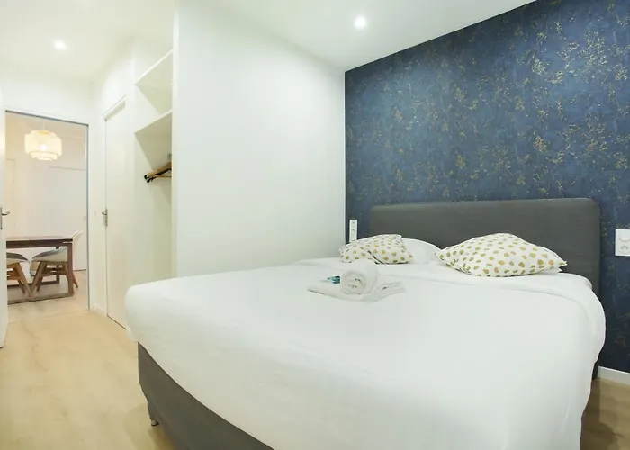 Rent A - 253, 2bdr Center Of شقة *